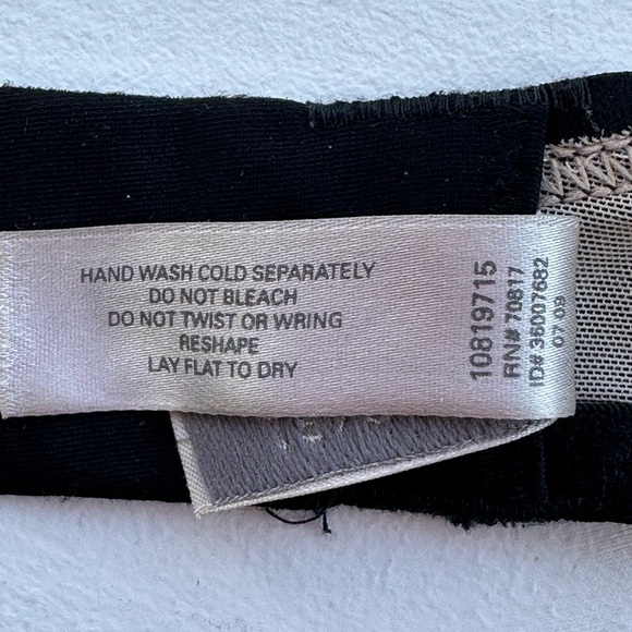 Victoria’s Secret BioFit Padded Full Coverage Bra Nude with Black Lace size 36D - Picture 10 of 10